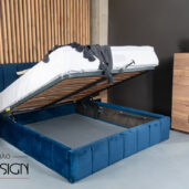 Κρεβάτι ντυμένο με αδιάβροχο βελούδο και μπαούλο